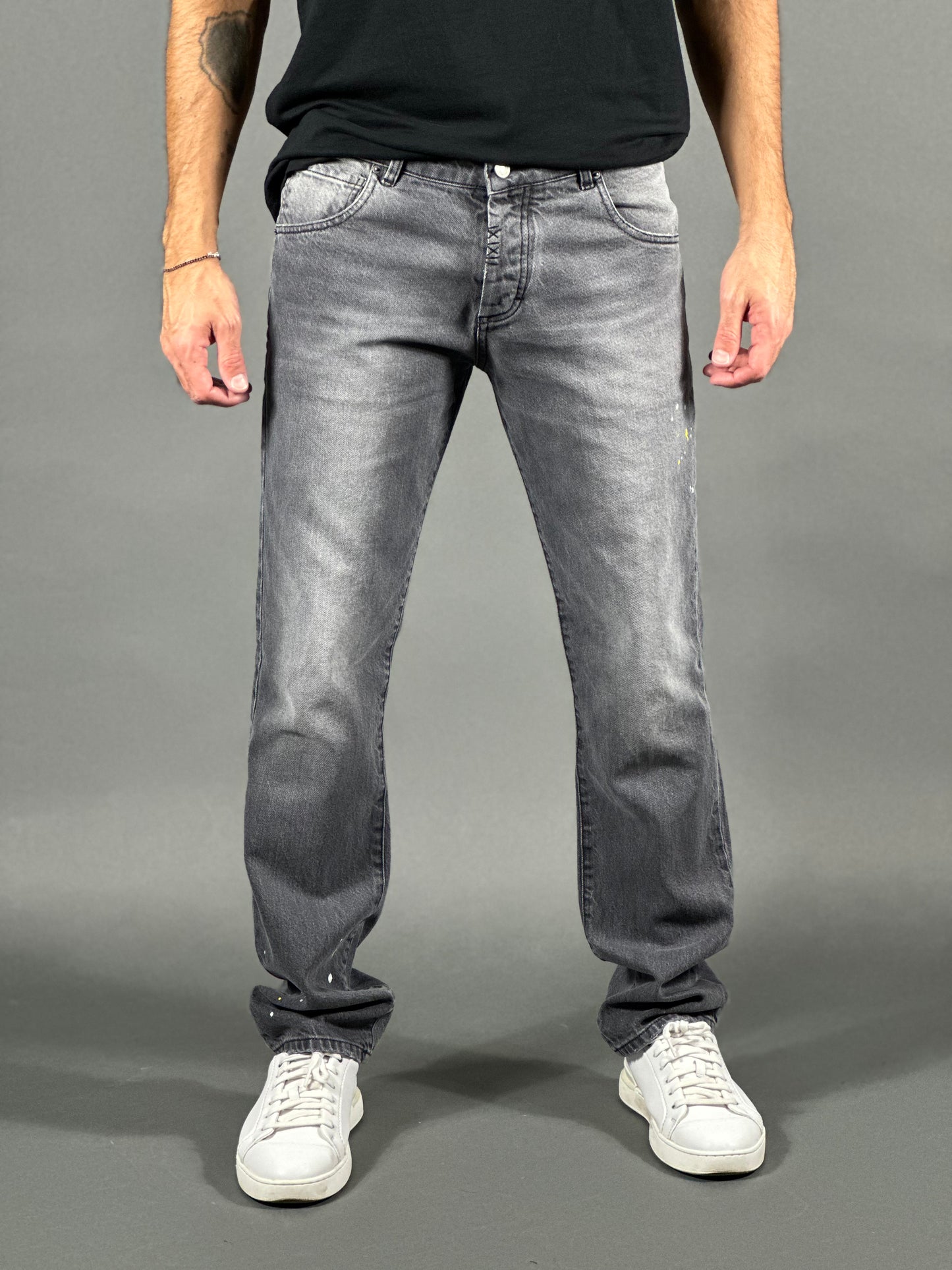 LOOSE GREY