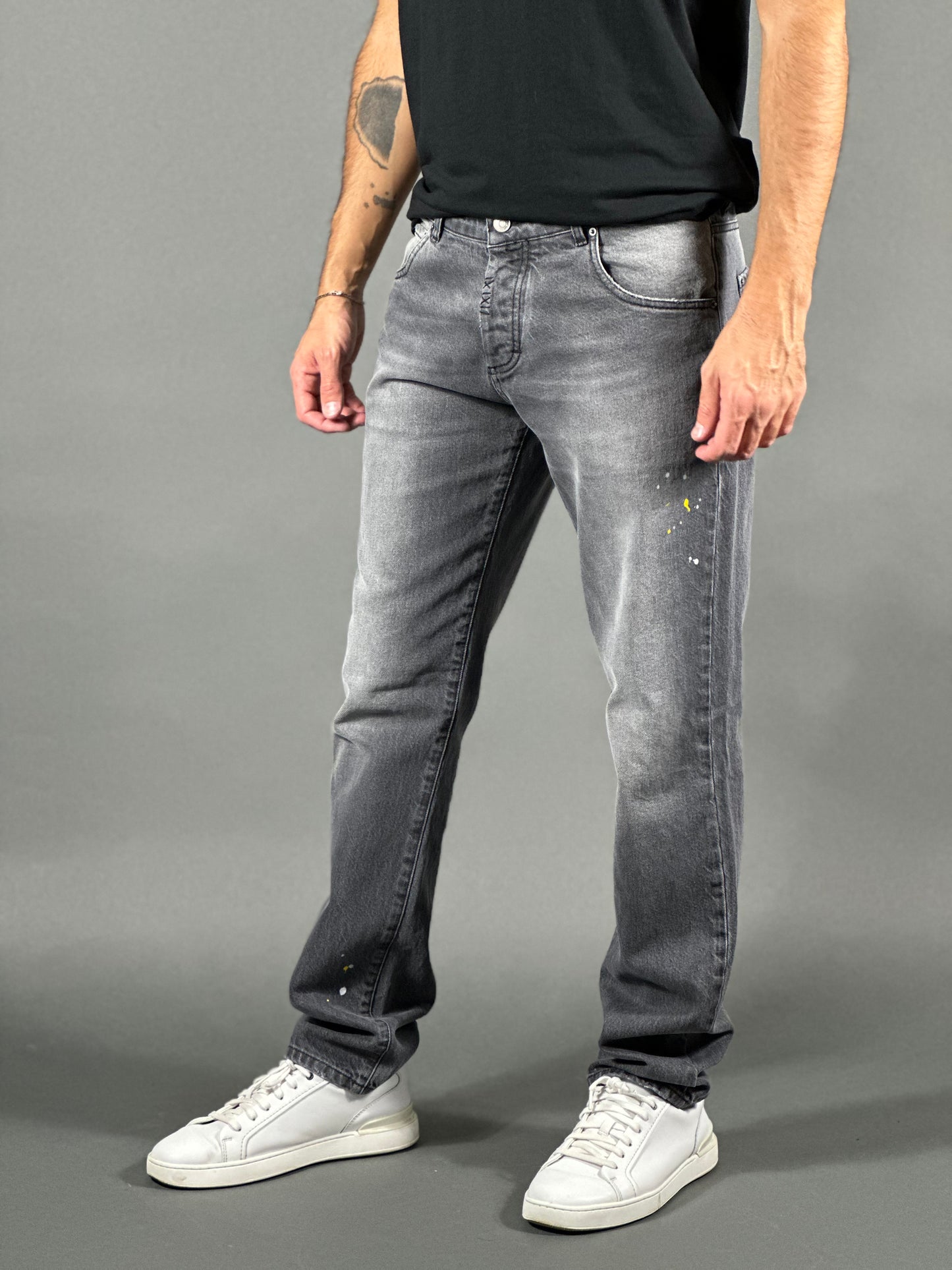 LOOSE GREY