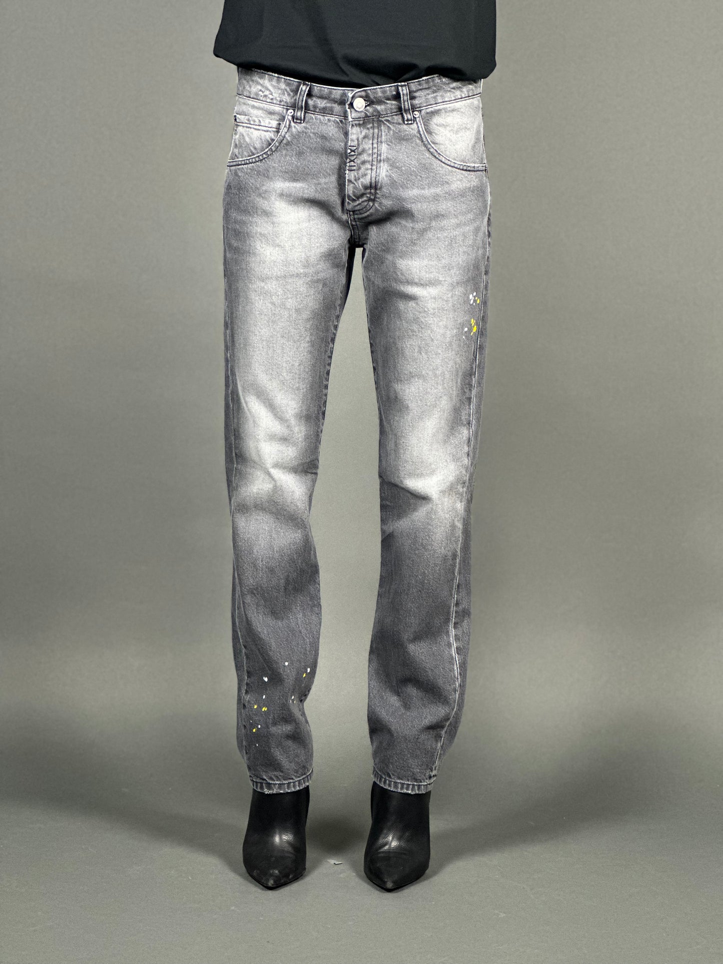 STRAIGHT GREY