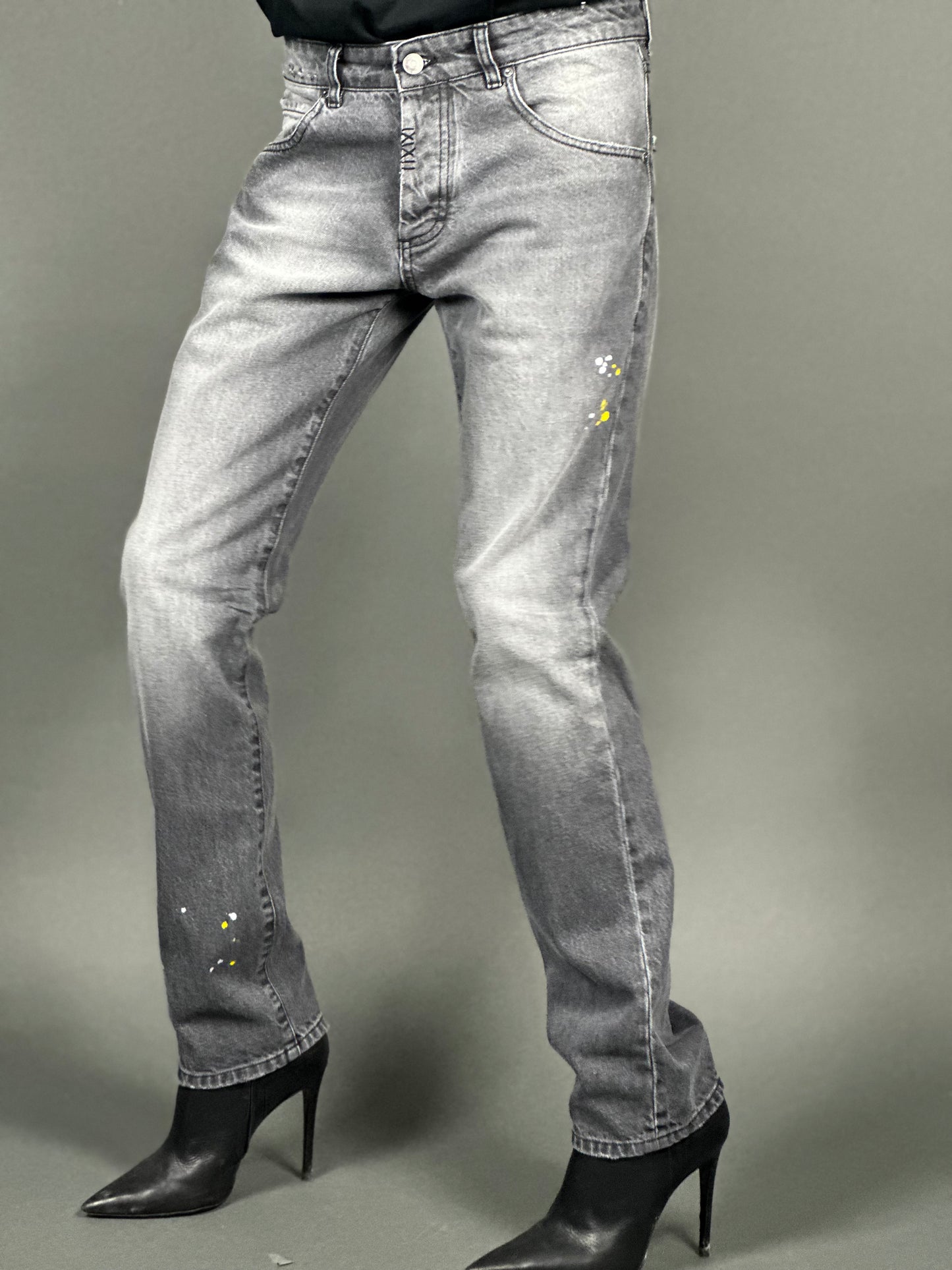 STRAIGHT GREY